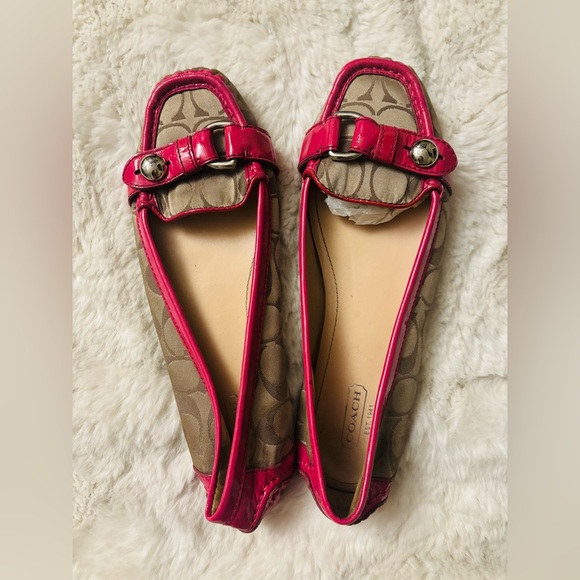 Coach Hellen Flats in Signature Canvas with a Pink Patent Leather Trim Size: 8 - Picture 8 of 8
